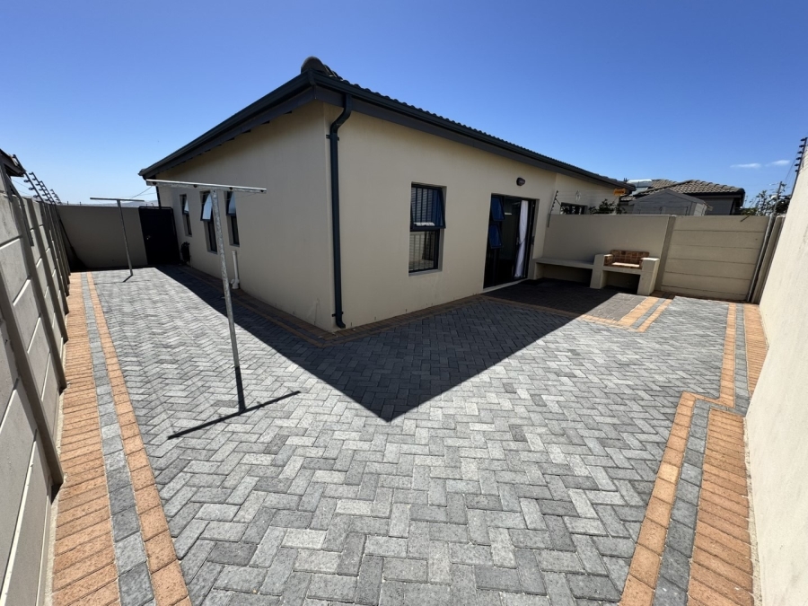 3 Bedroom Property for Sale in Parklands East Western Cape